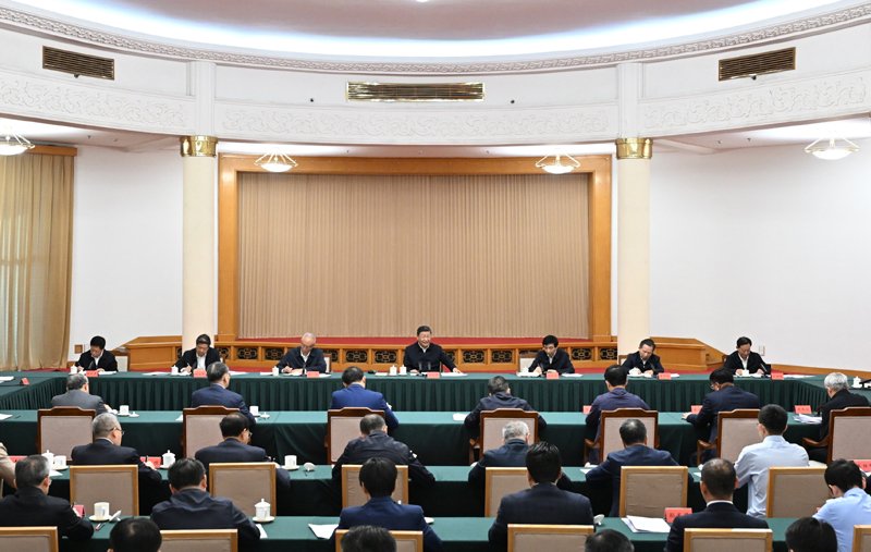 <strong>习近平主持召开企业和专家座谈会强调：紧扣</strong>